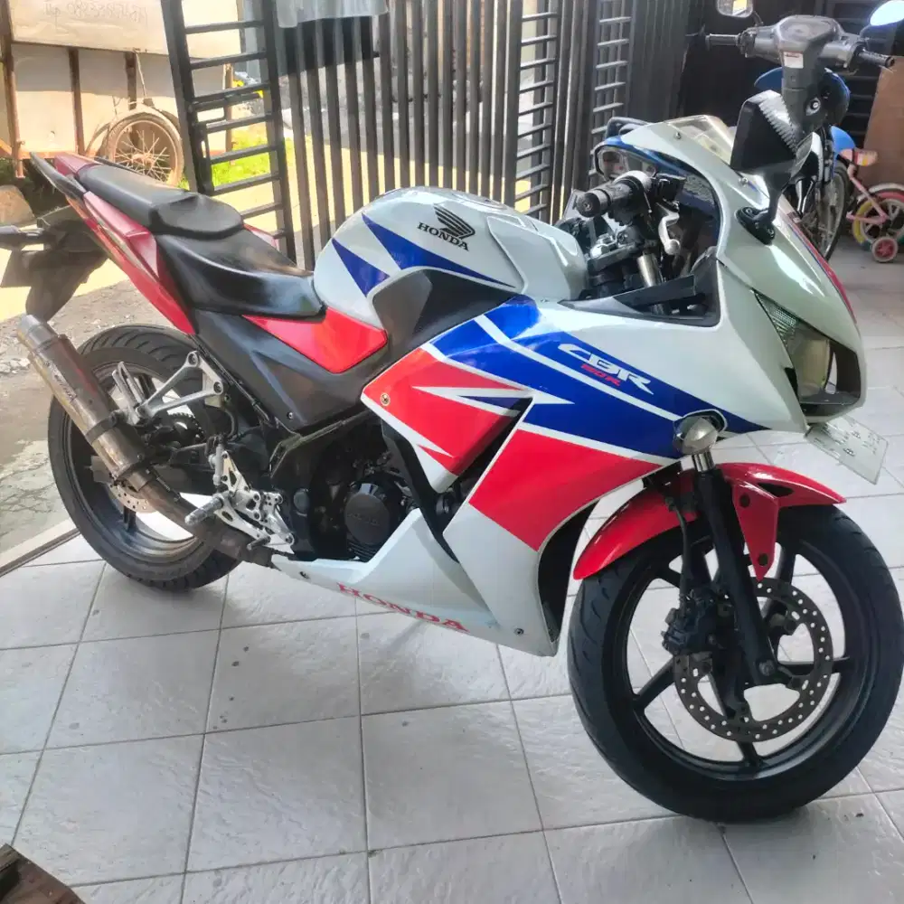 Honda CBR 150R tahun 2015