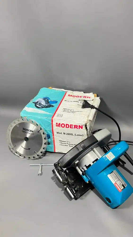 GERGAJI CIRCULAR SAW MODERN M-2600L LASER 7 – MASIH BARU