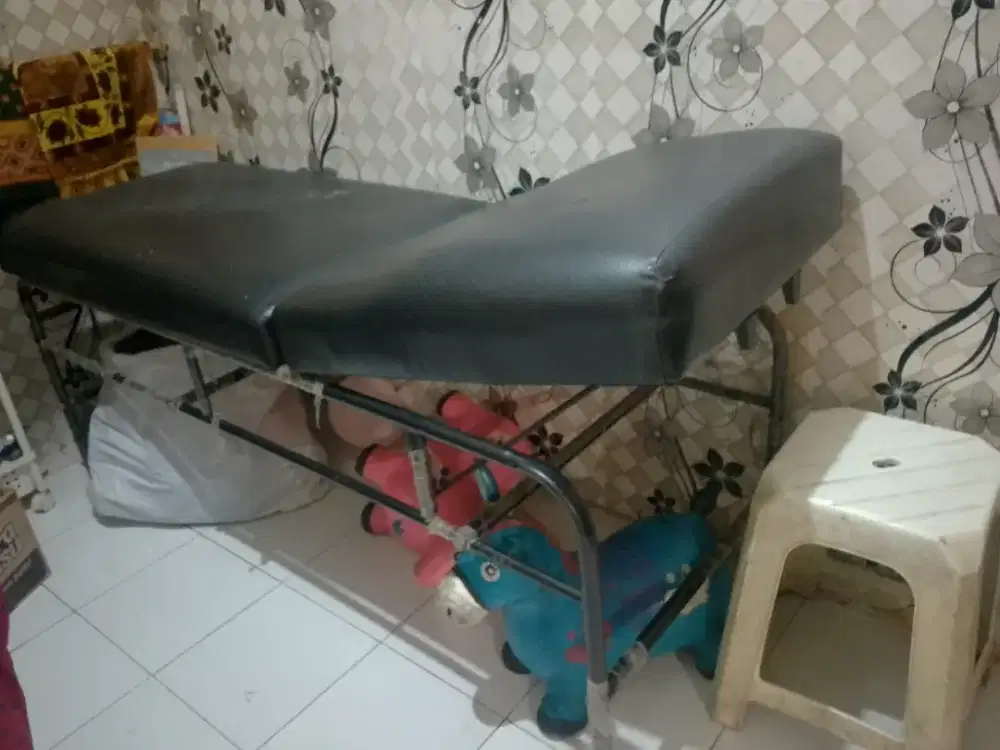 dijual cepat Tempat tidur facial salon