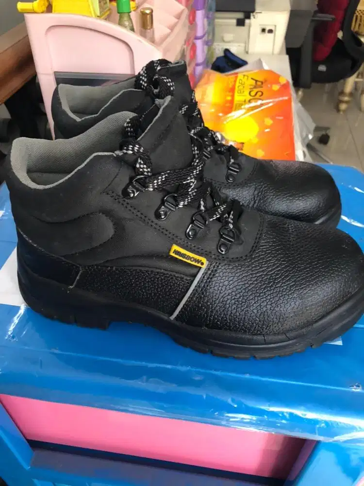 Dijual sepatu proyek merk Krisbow