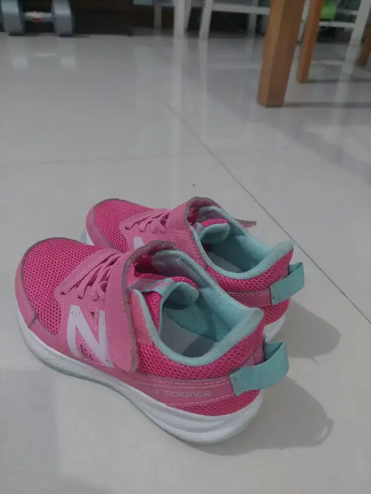 Sepatu NB anak warna pink