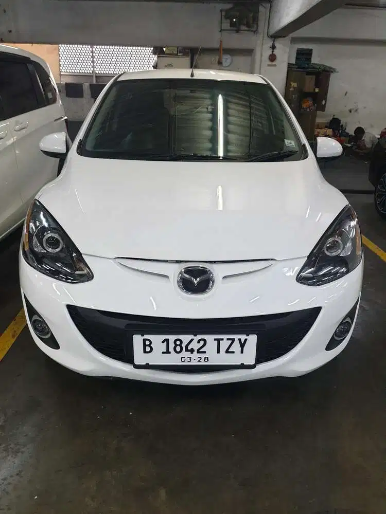 Mazda 2 R AT 2012 Putih Mulus Pajak Panjang Low KM Bagus Sekali Dp 8Jt