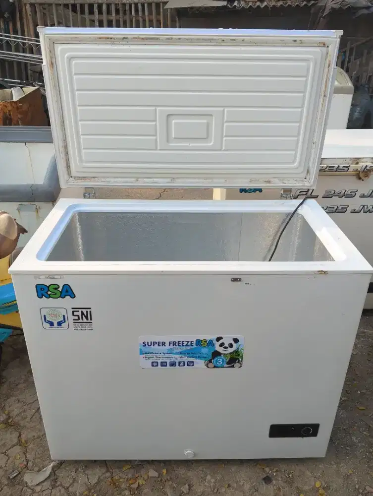 Frezeer box kapasitas 220l