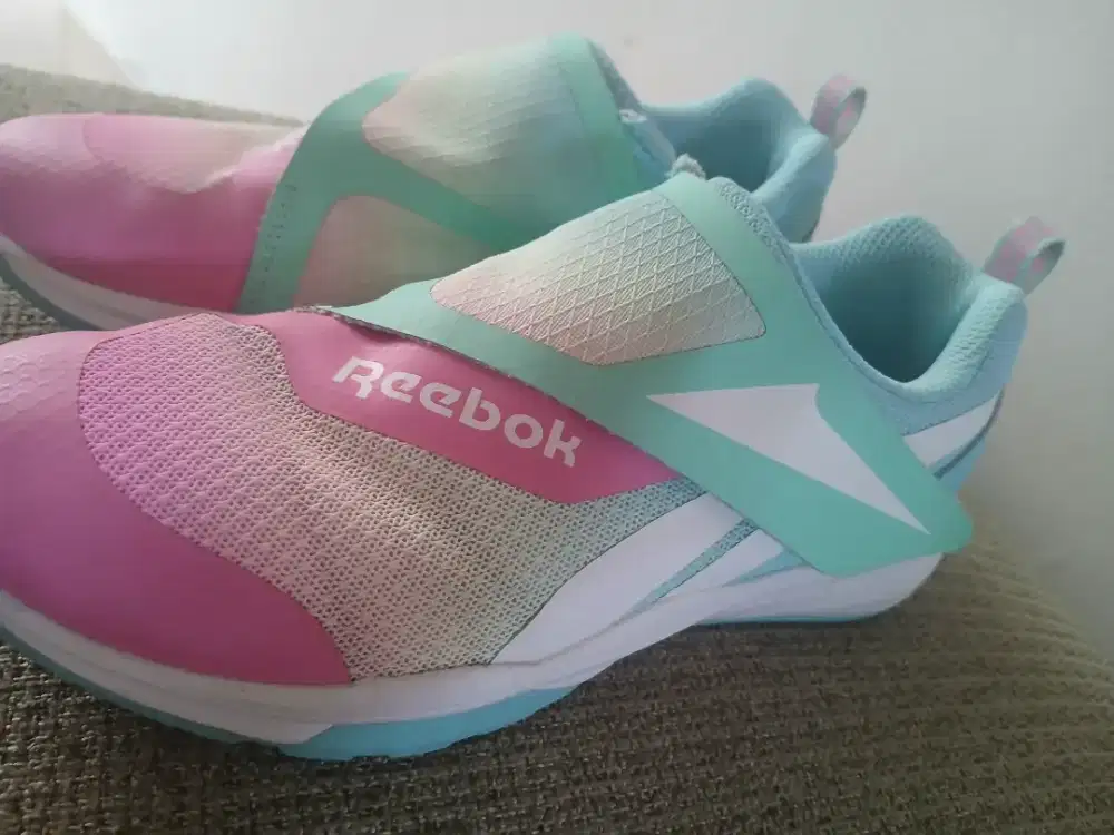 Sepatu reebok rainbow