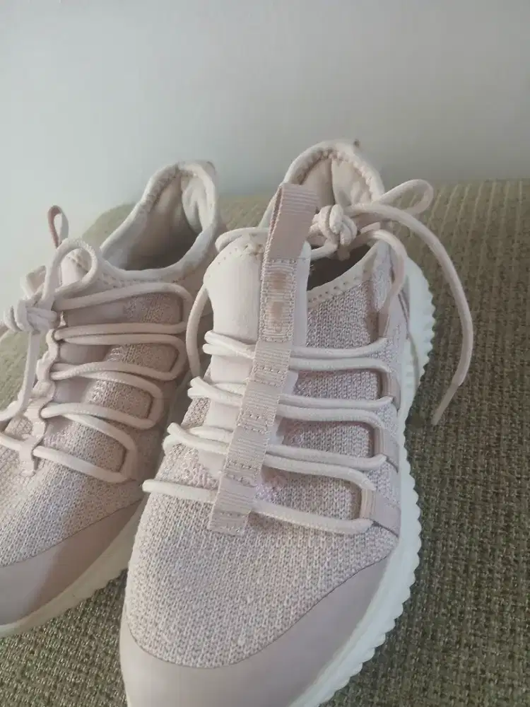 Sepatu astec pink