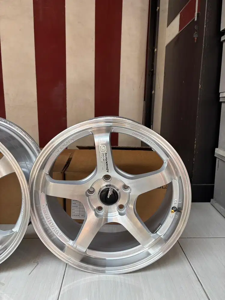 Advan GT Polish