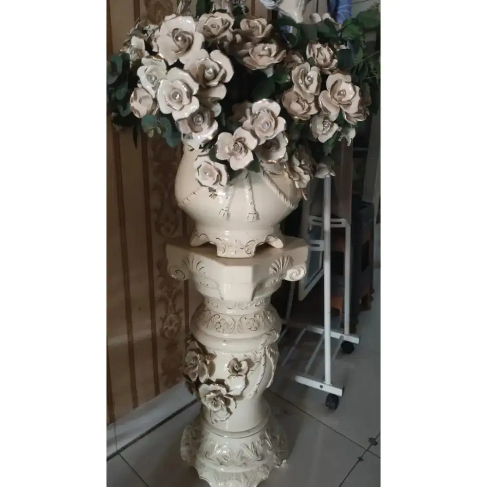SET BUNGA CAPODIMONTE ITALY DENGAN PILAR DUDUKAN