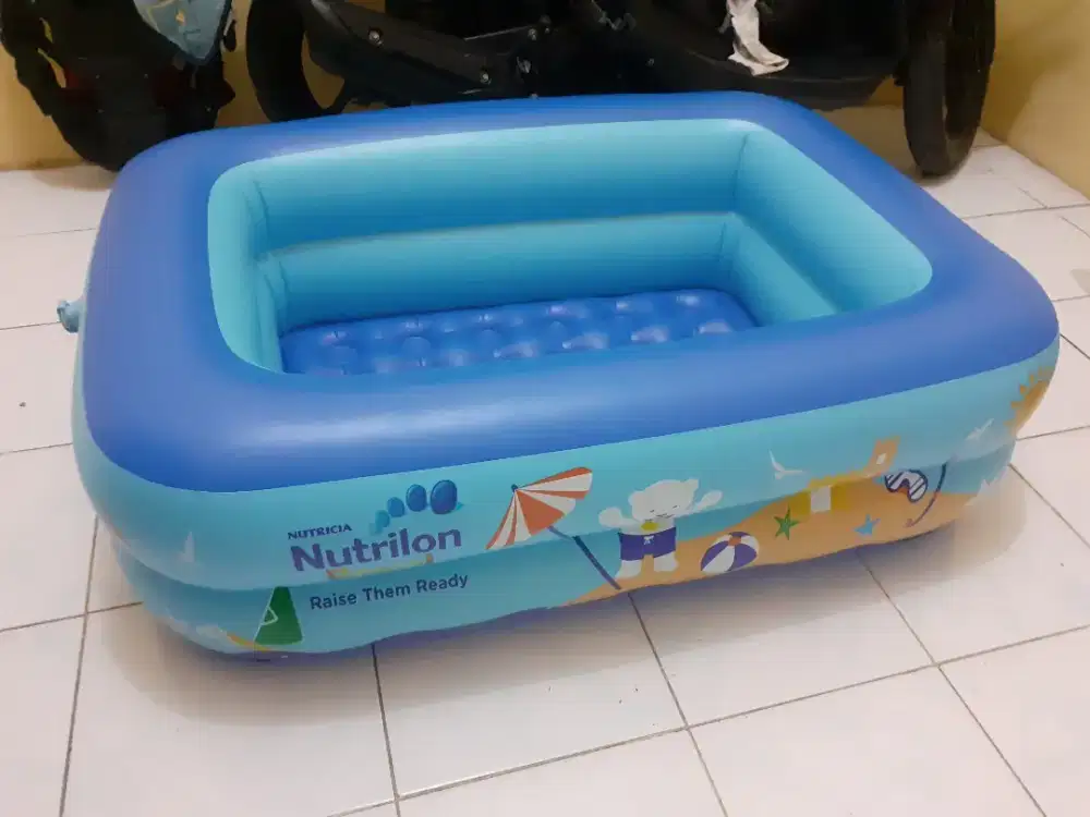 Kolam renang/kolam bola