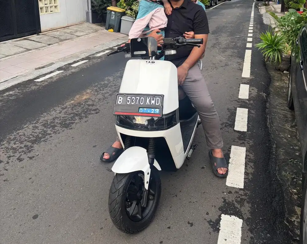 Viar NX listrik putih