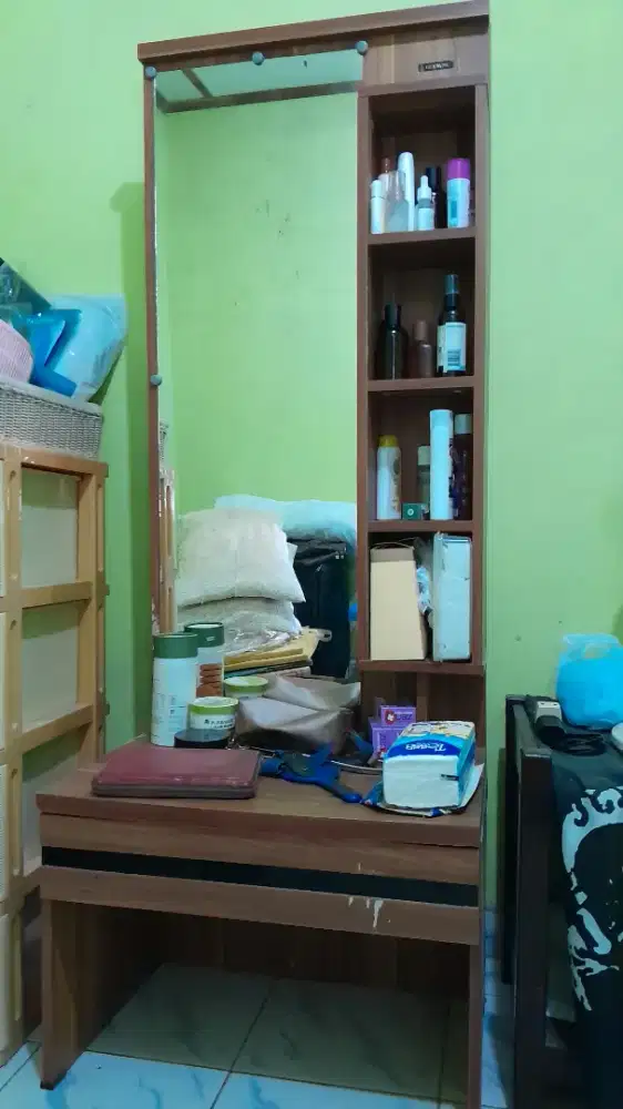 Lemari + meja rias merk OLYMPIC