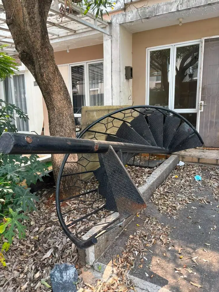 Tangga Besi Putar Spiral Staircase 4 Meter Bekas Kokoh - Murah
