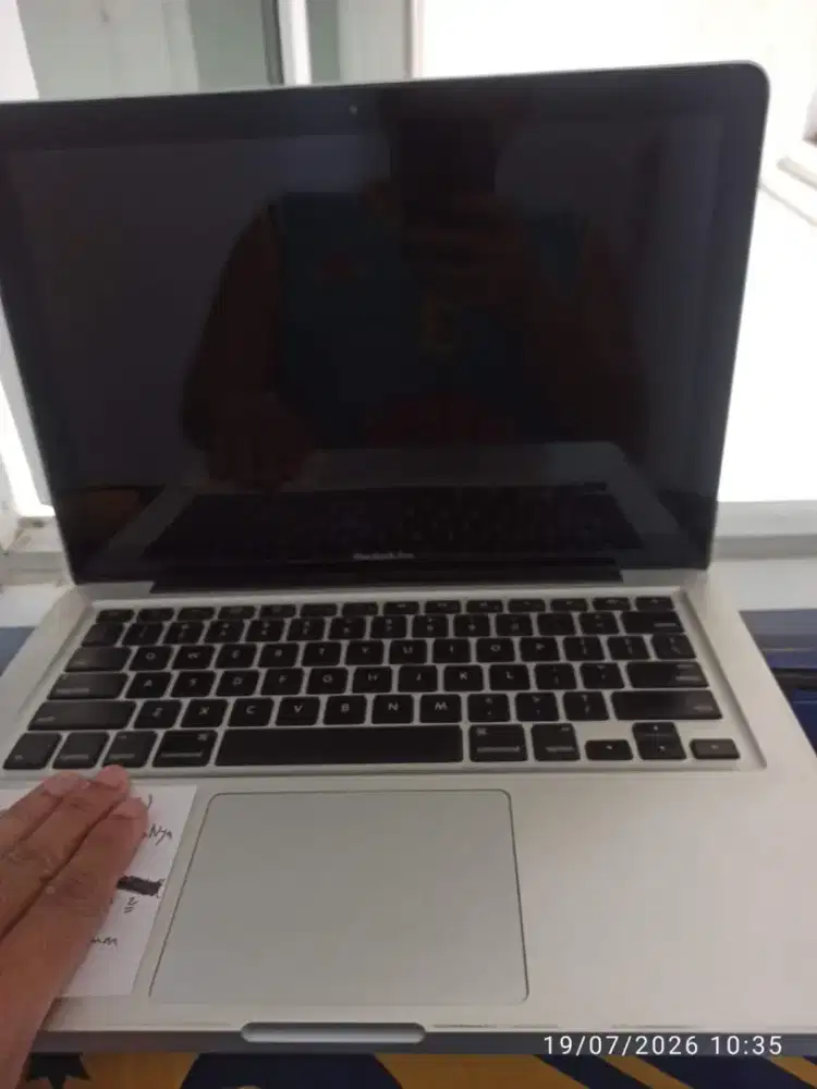 Laptop Rusak Macbook dan Compaq