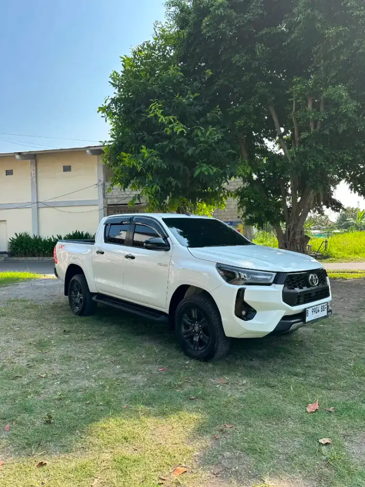 Di jual mobil Toyota hilux
