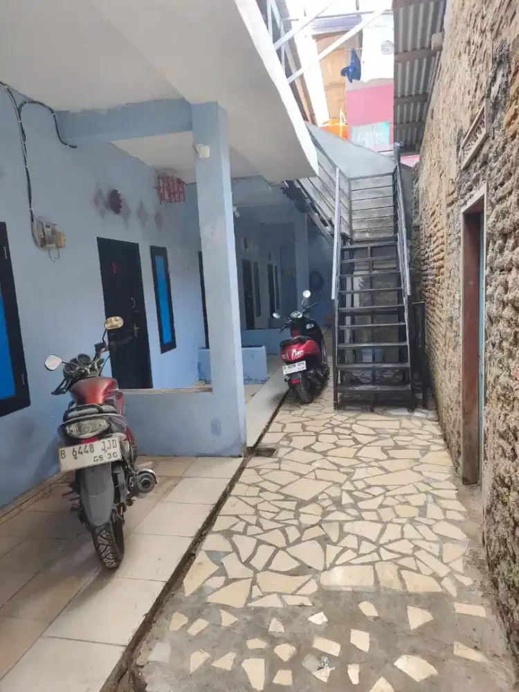 Kontrakan 12 pintu