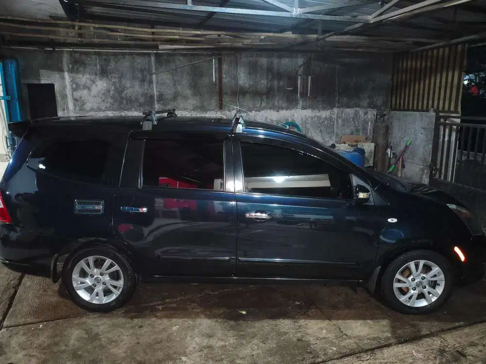 Nissan Livina 2011 Bensin