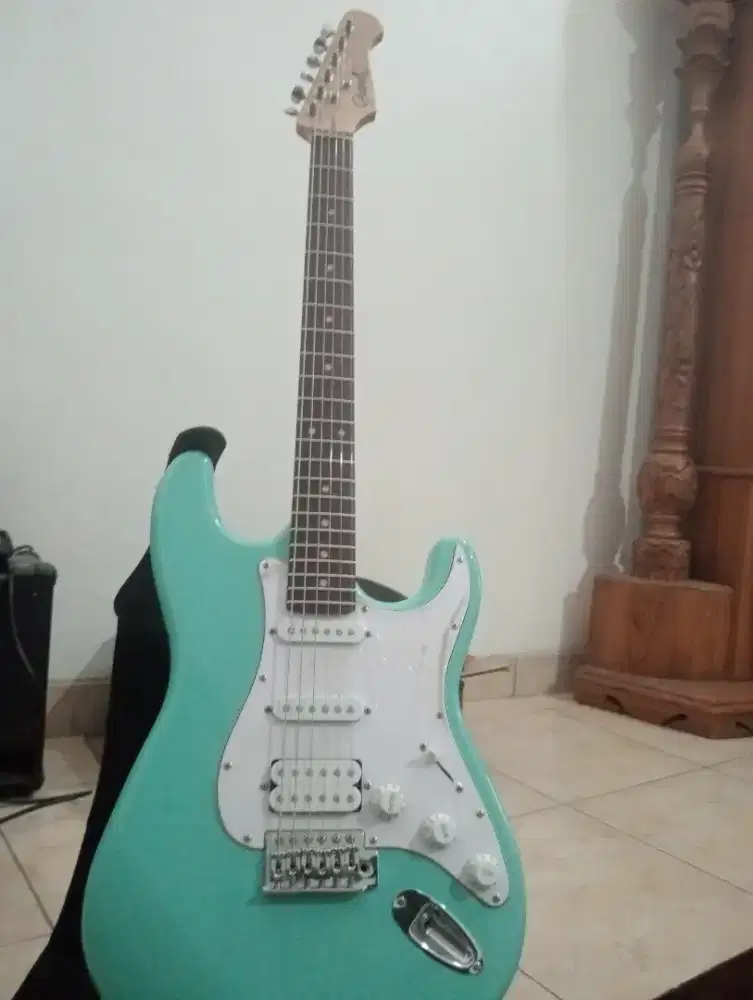 Grande Electric Guitar Original – Kondisi Mulus