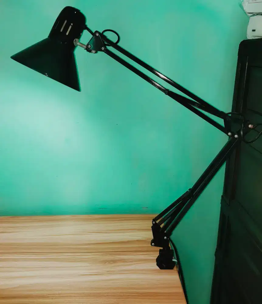 Lampu meja belajar INFORMA