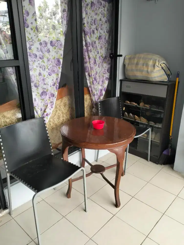 Satu Set Lemari Rias, Meja Taman Dan lemari sepatu