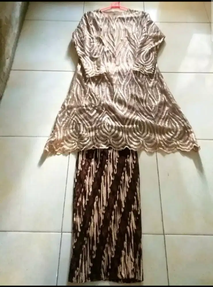 Setelan kebaya mewah warna gold krem ~ sekali pakai