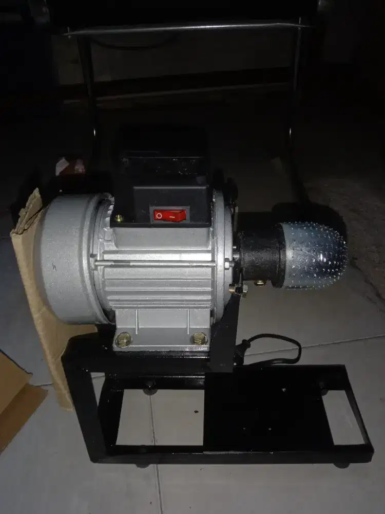 *FOR SALE* mesin parut kelapa mini untuk penaruhan di meja & kursi