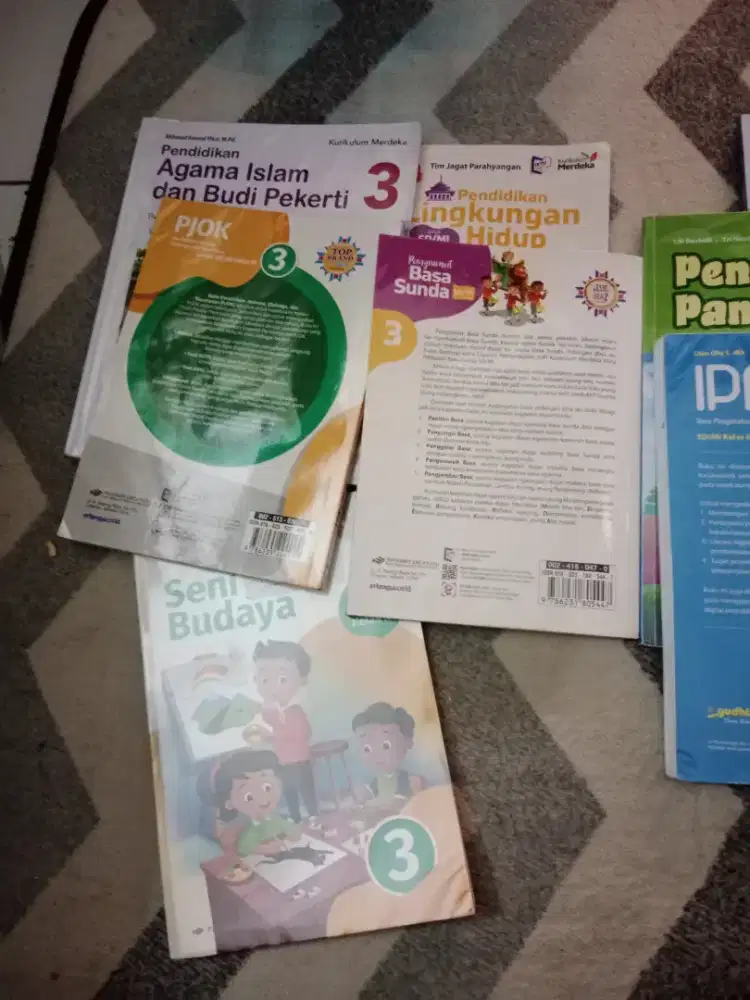Buku paket pelajaran SD kelas 3