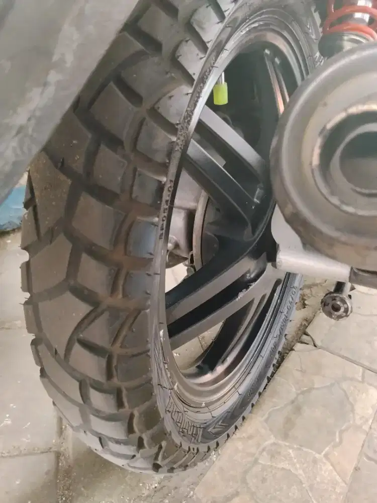 Pelek belakang dan Ban Suzuki Spin