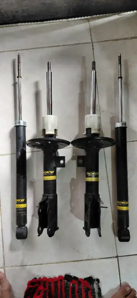 Shockbreaker Monroe Ori Ex Suzuki XL7 2022, 1 Sett