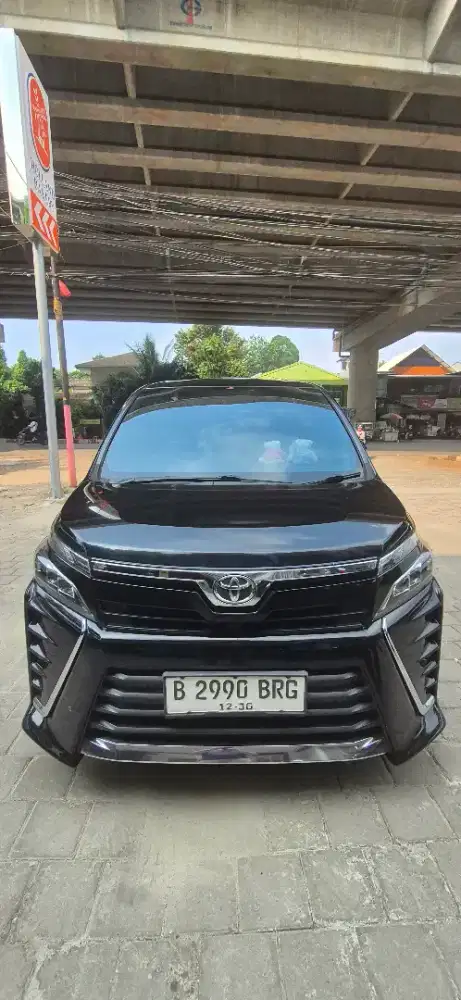 Voxy 2020 Hitam Tangan Pertama