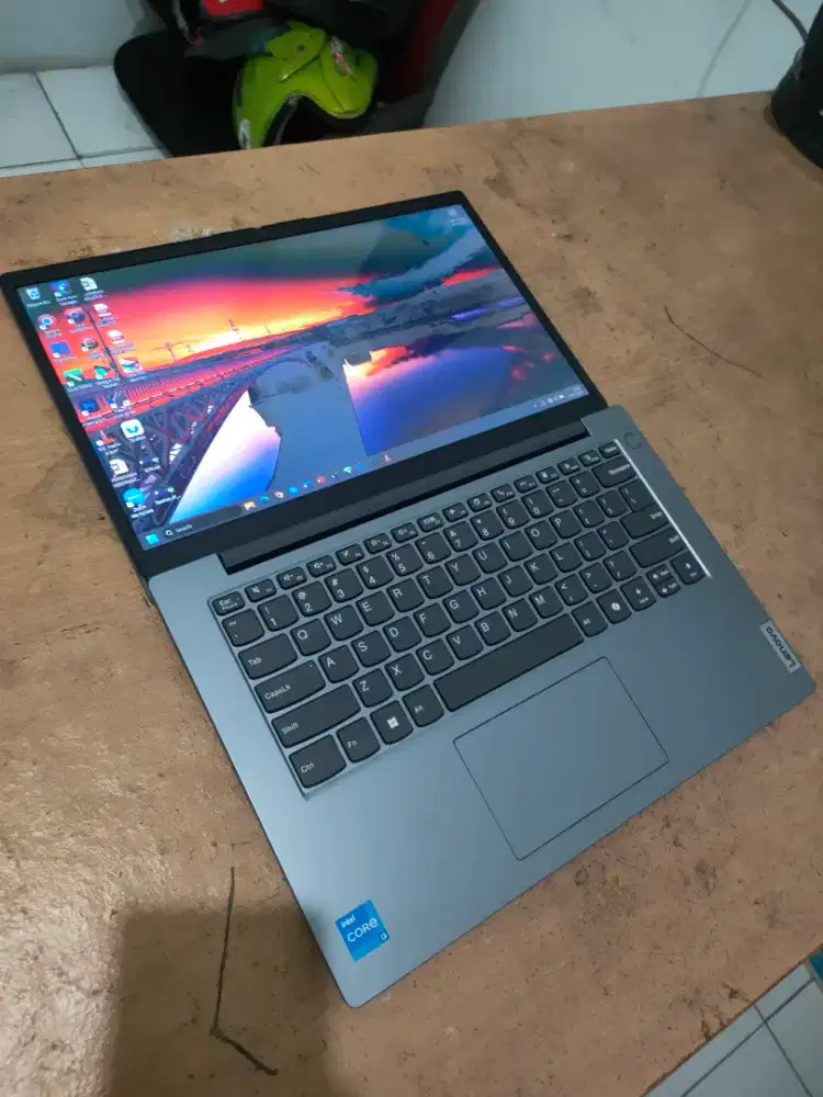 Laptop Lenovo V14 G5
Intel Core i3-1315U