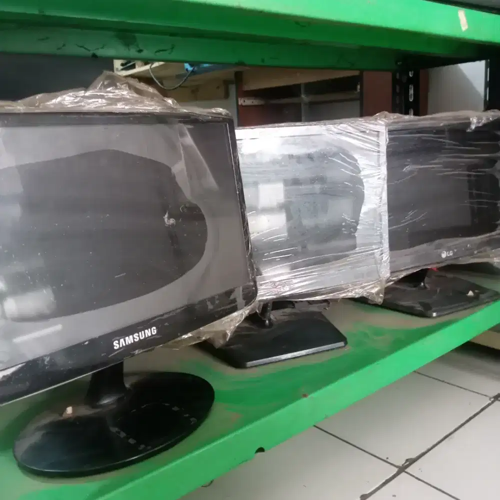 Monitor PC 16 Inch LCD Komputer