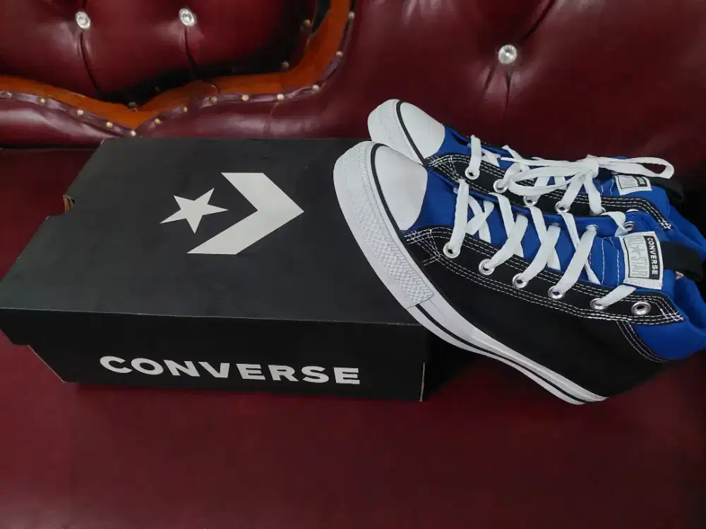 Sepatu Converse size 43