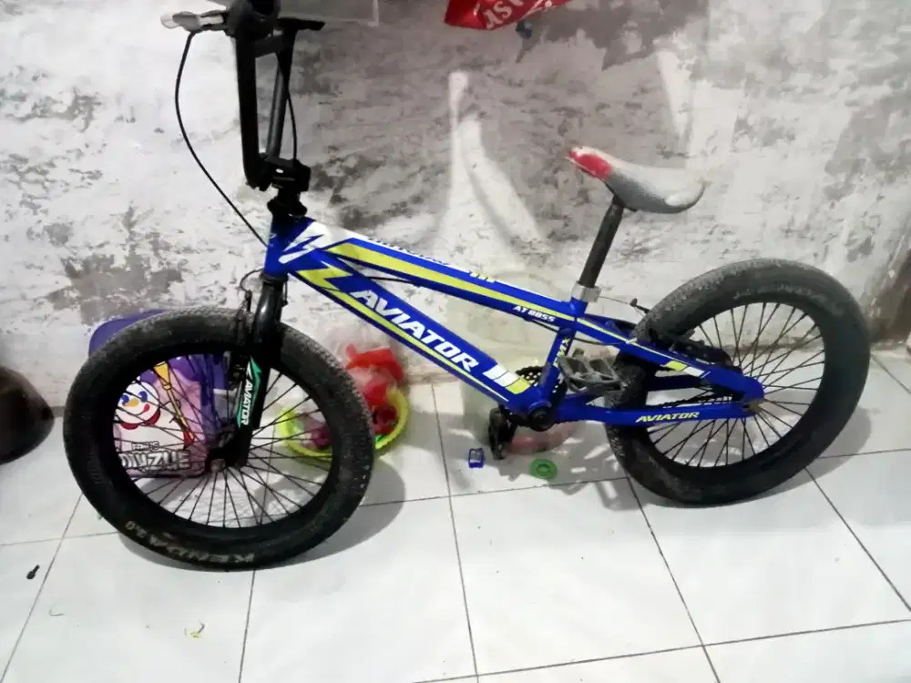 BMX. UK 20 AVIATOR AT8855 Ban Jmbo