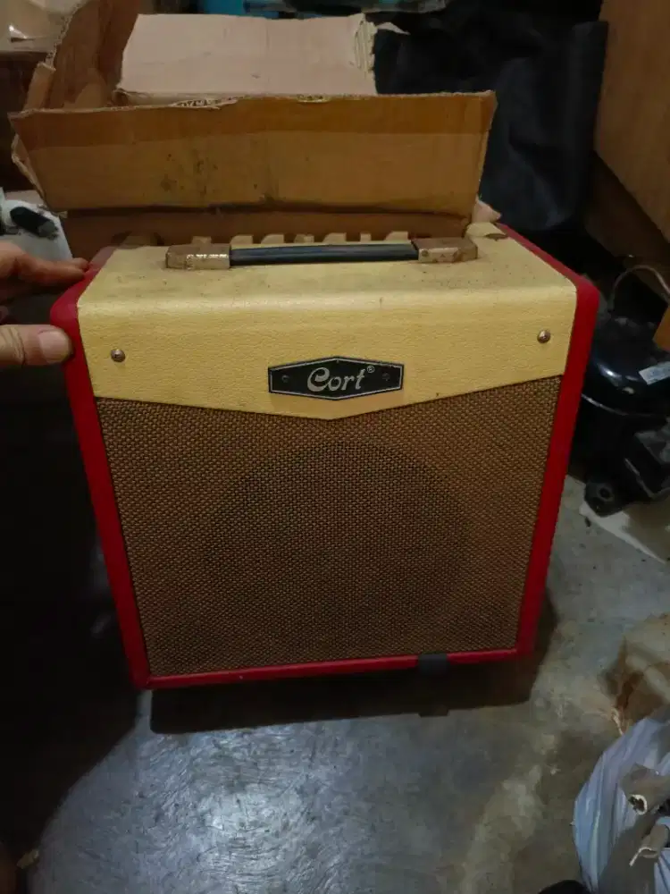 Amplifier Cort CM15 R
