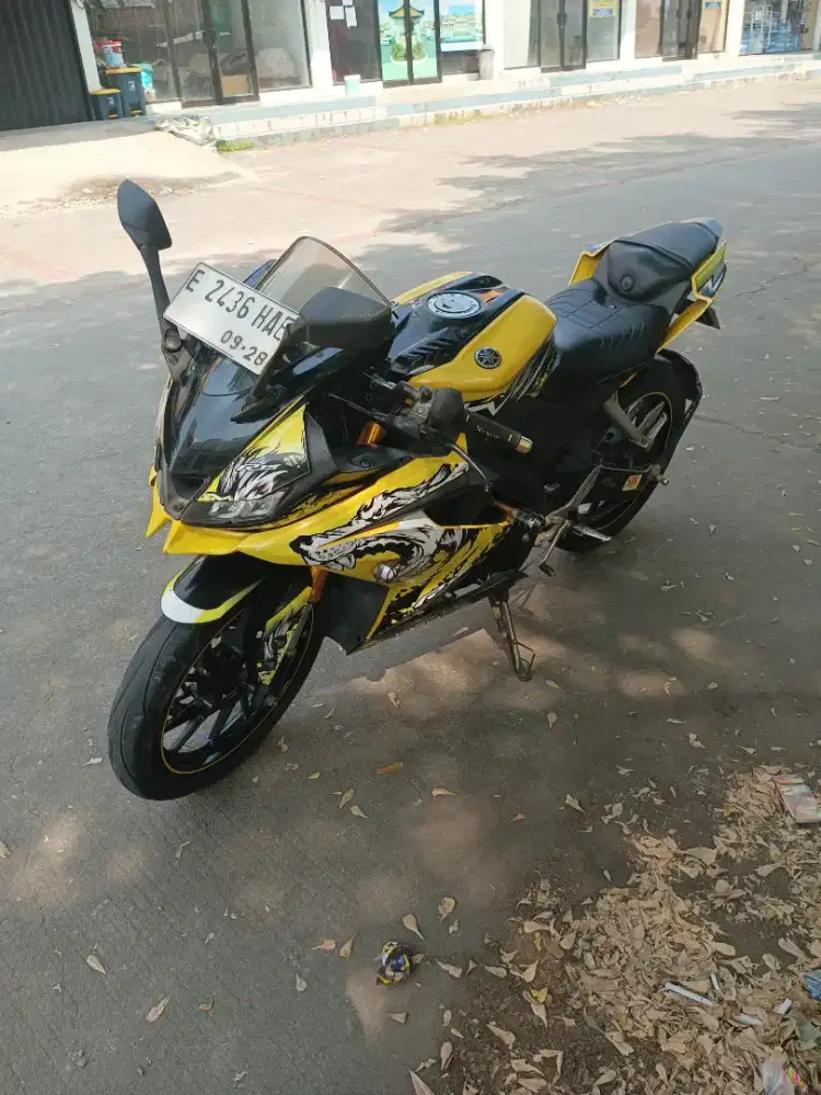 R15 V3 2018 kuning
