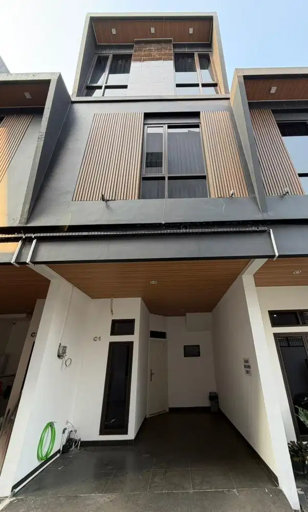 Disewakan Townhouse Mewah 3 Lt Full Furnish di Cempaka Putih Jakpus