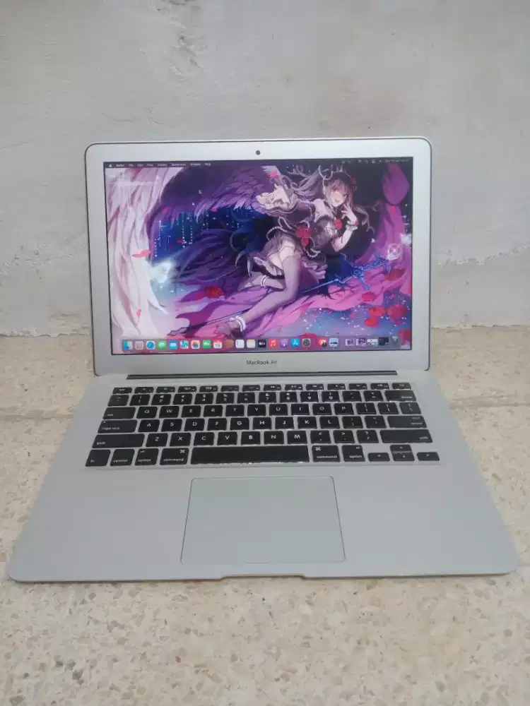 Dijual Macbook Air 13in Early 2015 core i5 ram 8 SSD 256gb
