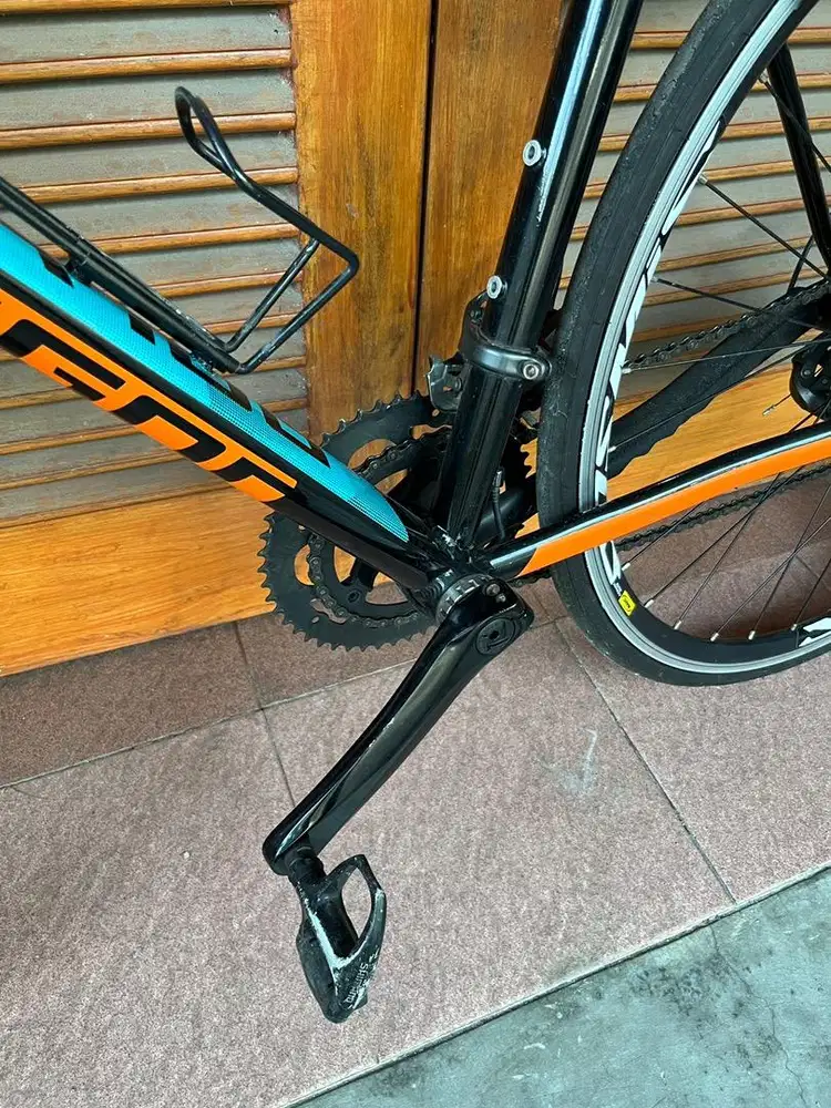 Roadbike sepeda Stratos s2