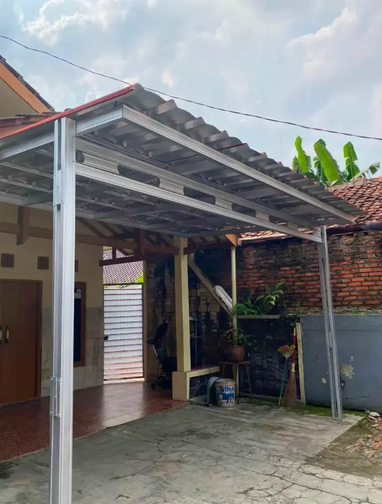 Kanopi baja ringan dan garasi