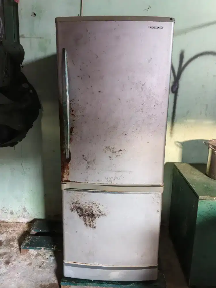 Kulkas Panasonic