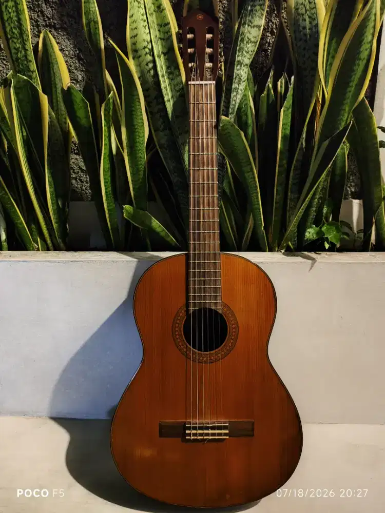 Preloved Gitar Akustik Nilon Yamaha CG142S Top Solid Murah Aja