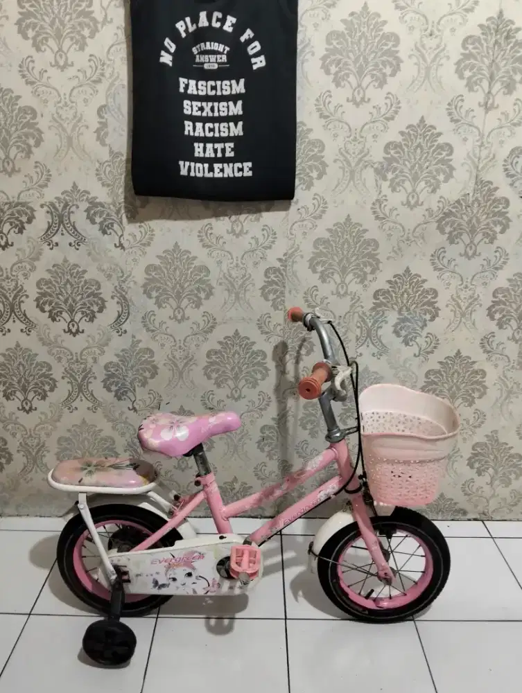 Sepeda anak ukuran 12 untuk umur 3-4 tahun