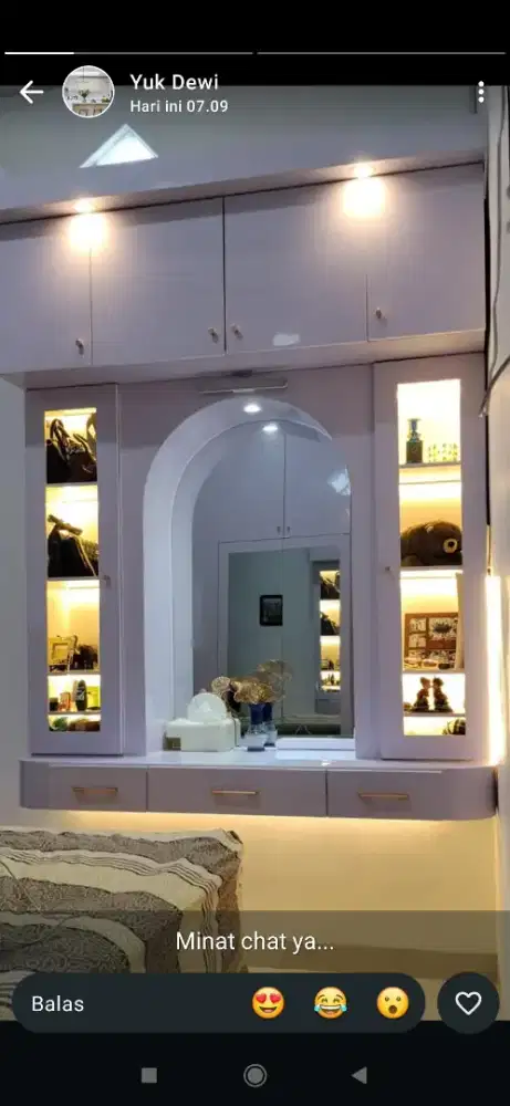 Meja rias kamar