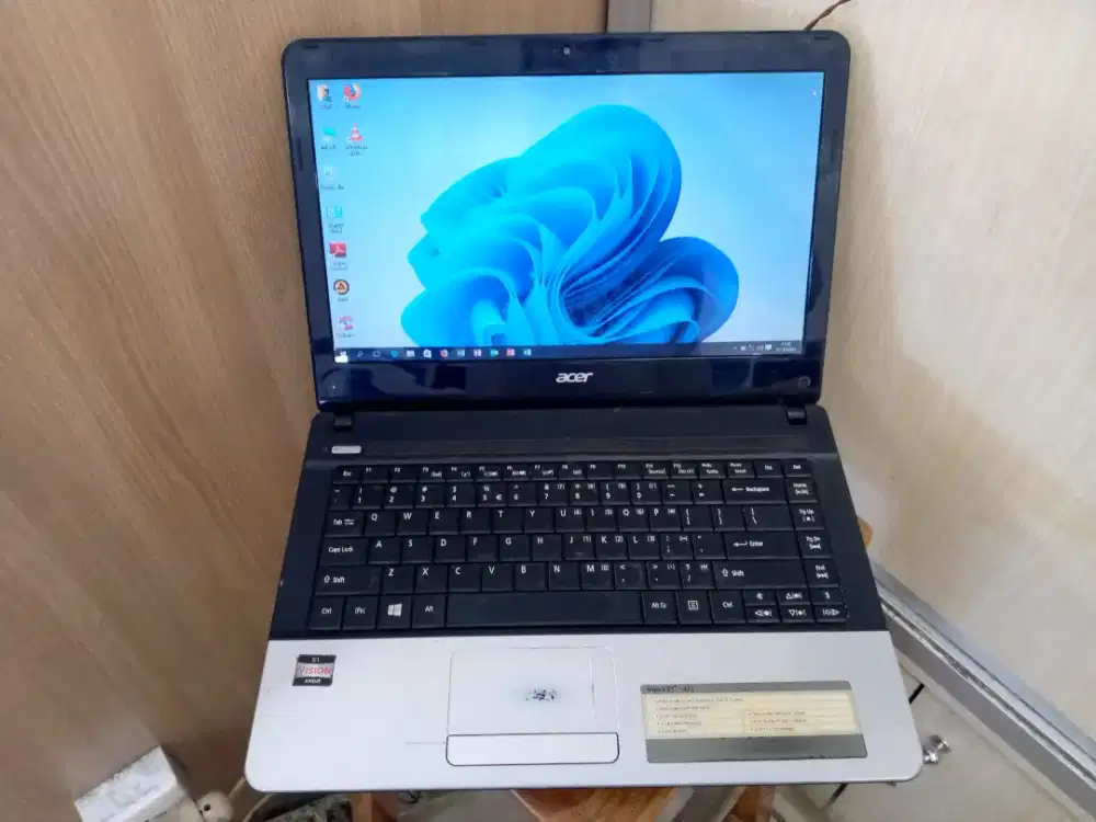 Laptop Acer AMD E1 Ram 4GB HDD 320GB LED 14 Win 10 Baterai Awet