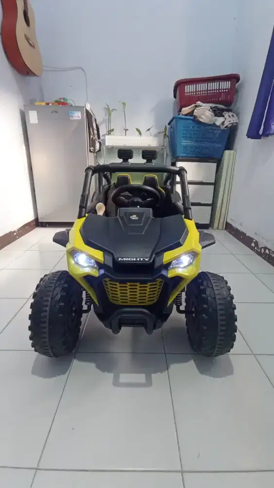 Mobil remot MIGHTY 1000S