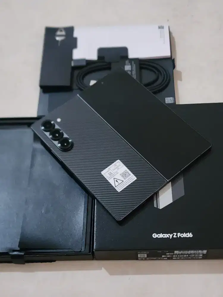 Samsung Z Fold 6 5G 12/1TB, warna Crafted Black SEIN, 99,9% Mulus
