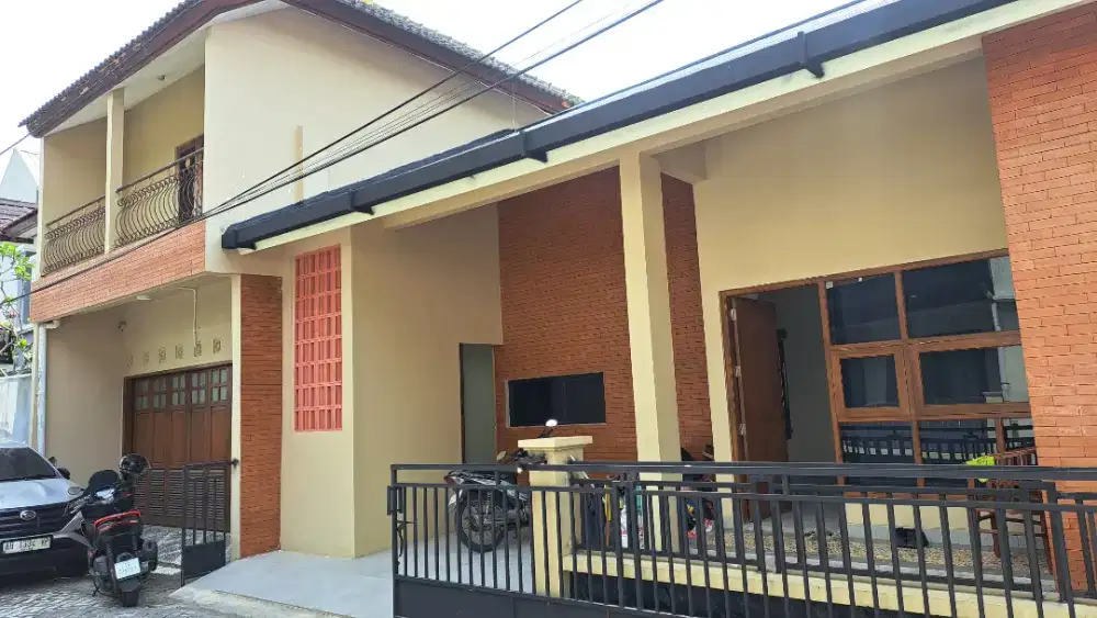 Rumah Dekat Ambarukmo Plaza