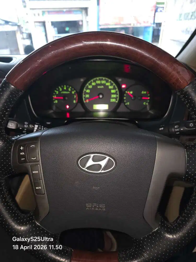 Hyundai H-1 2014 Bensin