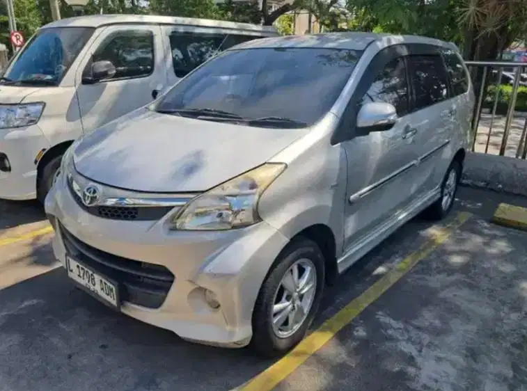 AVANZA 1.5 VELOZ MATIC 2013