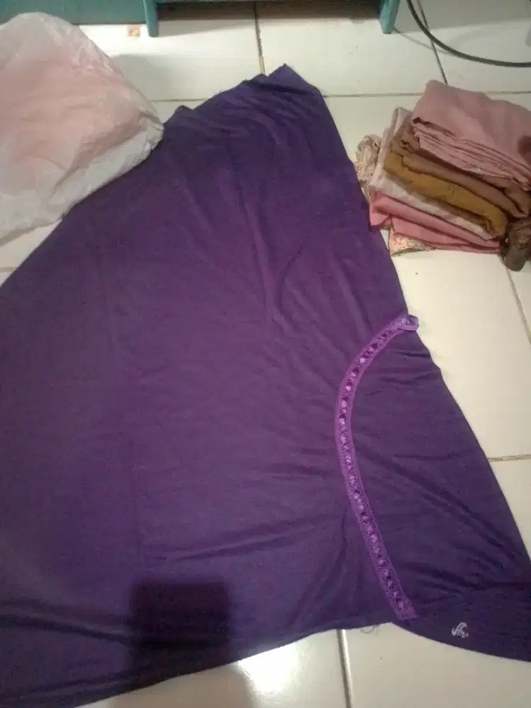 Kerudung ungu syar'i