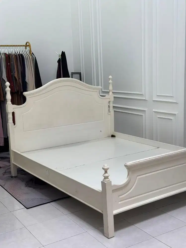 Dipan 160x200 warna putih gading